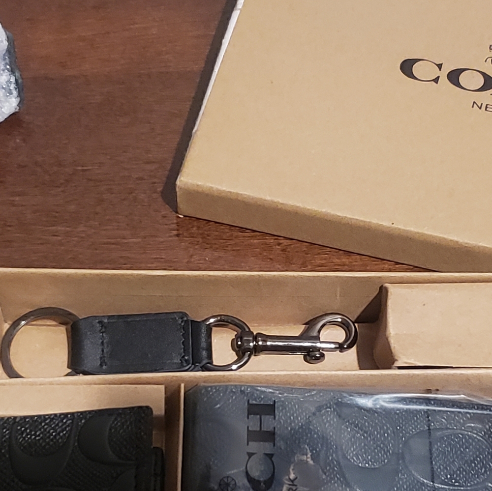 ▪︎New, In Box! COACH Leather Embossed Signature Men's 3 in 1 Wallet Gift Set - Picture 4 of 8
